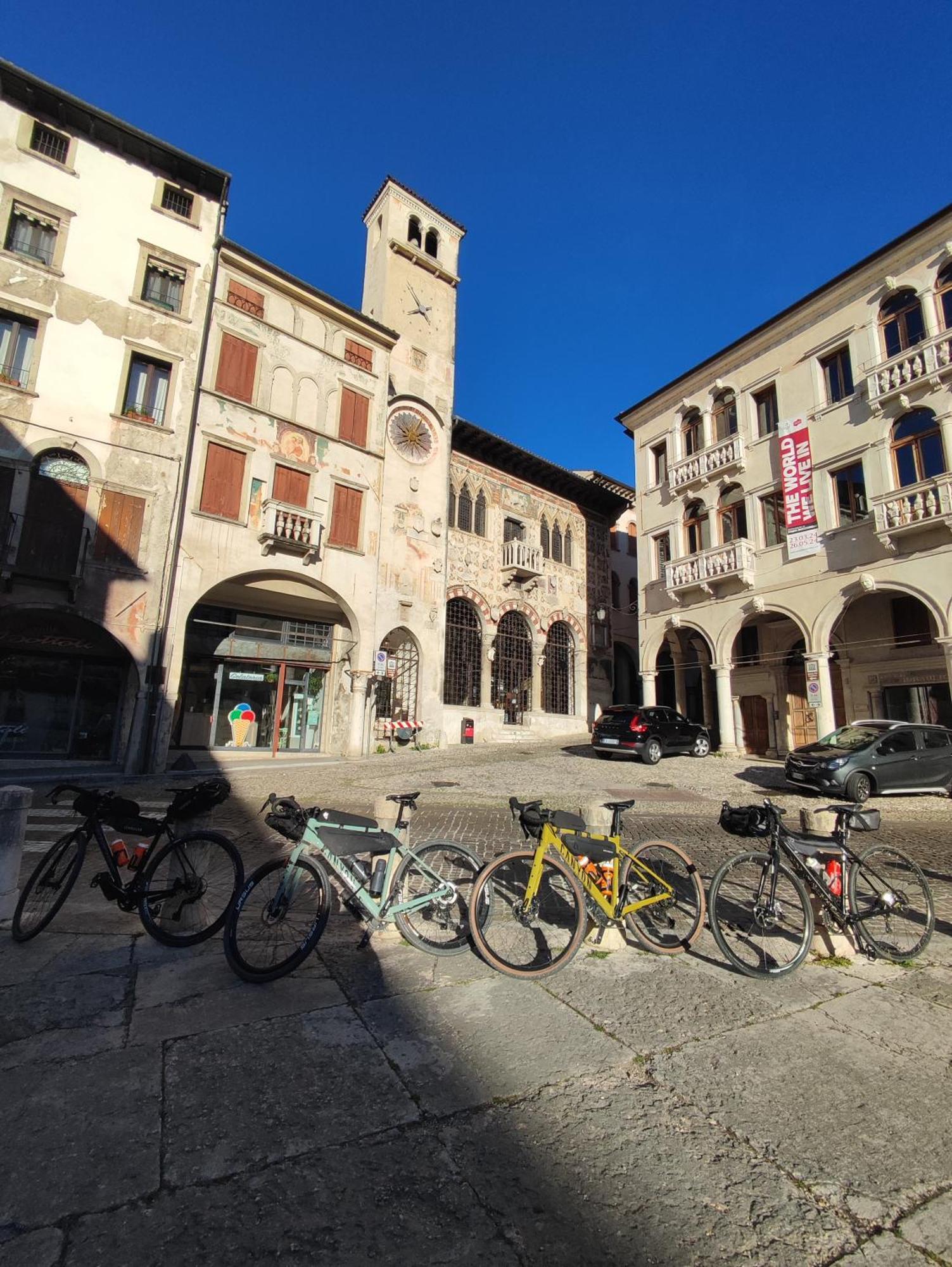 Torre Ca Emo, La Mansarda Di Serravalle 维托里奥·威尼托 外观 照片